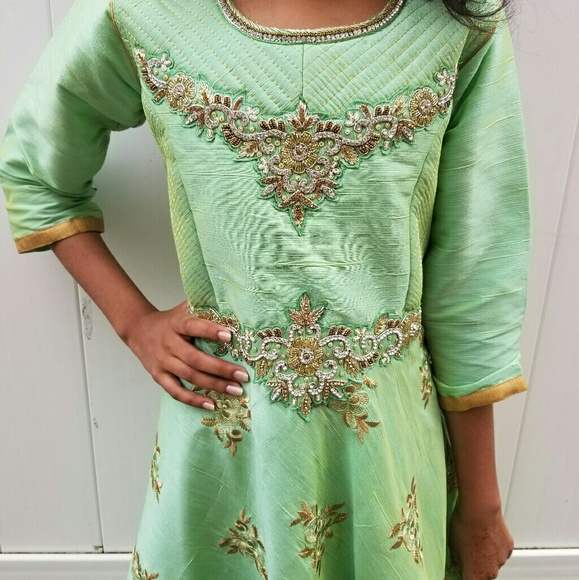 Dress - Picture 3 of 5